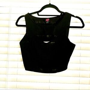 2B by Bebe Cut out Crop Top in a Sz S Cute! 🤩